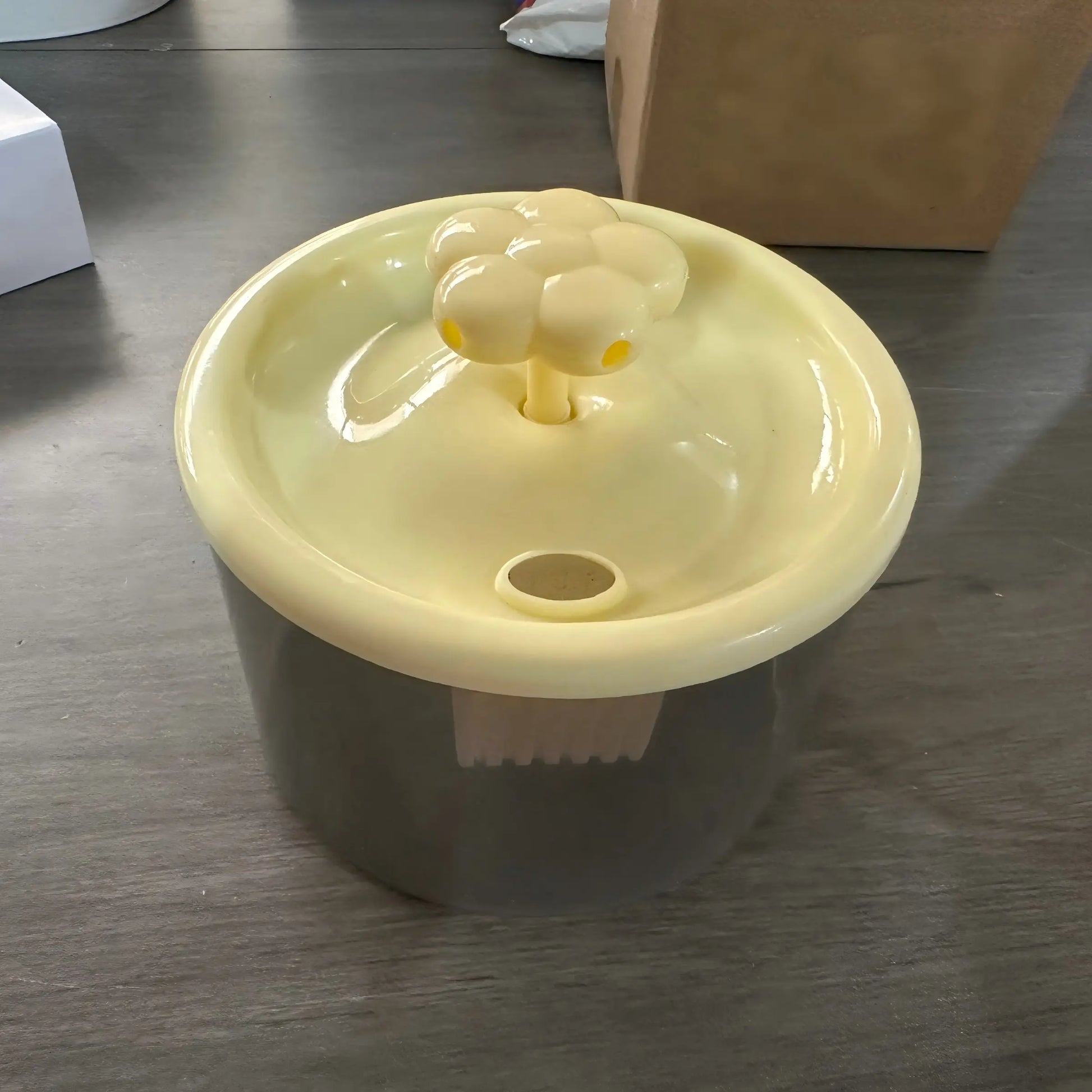 Elevate Your Cat's Hydration Experience with the Stylish and Quiet USB-Powered Cat Fountain Water Dispenser